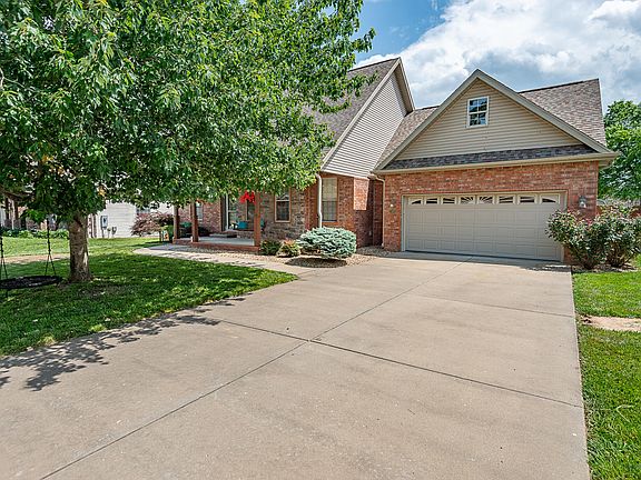 2nd image of 1006 E Cobblestone Drive