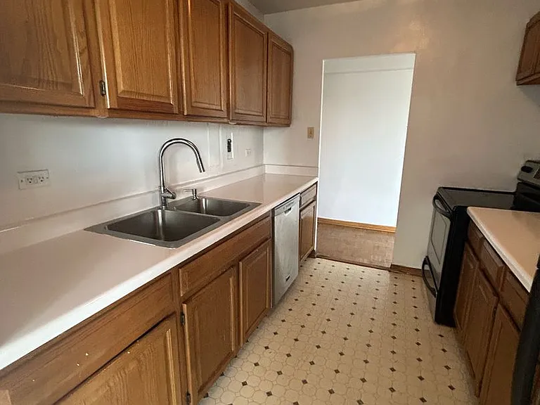 4180 Marine Terrace Apartments — Photo 196