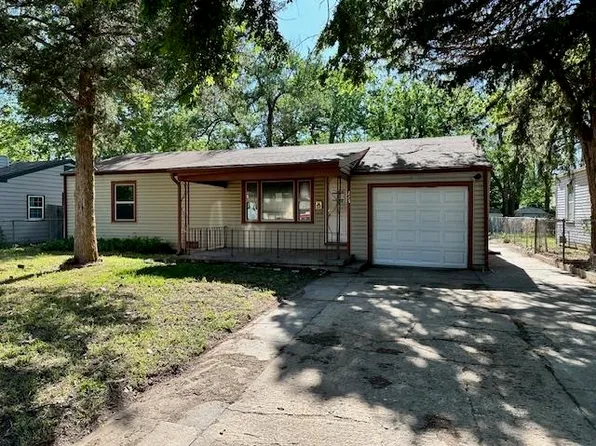 227 Stewart Ave, Haysville, KS 67060