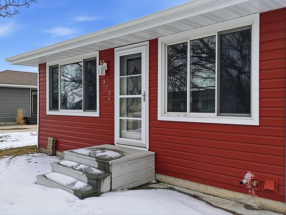 3rd image of 323 Maple Dr