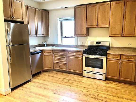2nd image of 2537 W Iowa St Floor 2