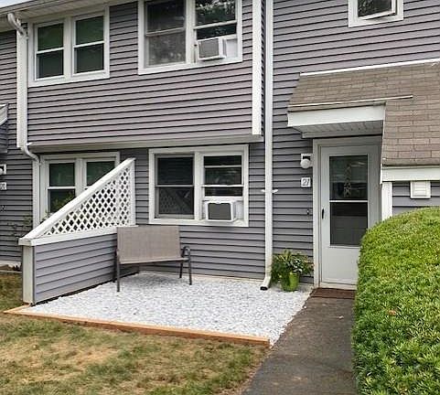 4th image of 211 E Main St APT 21B