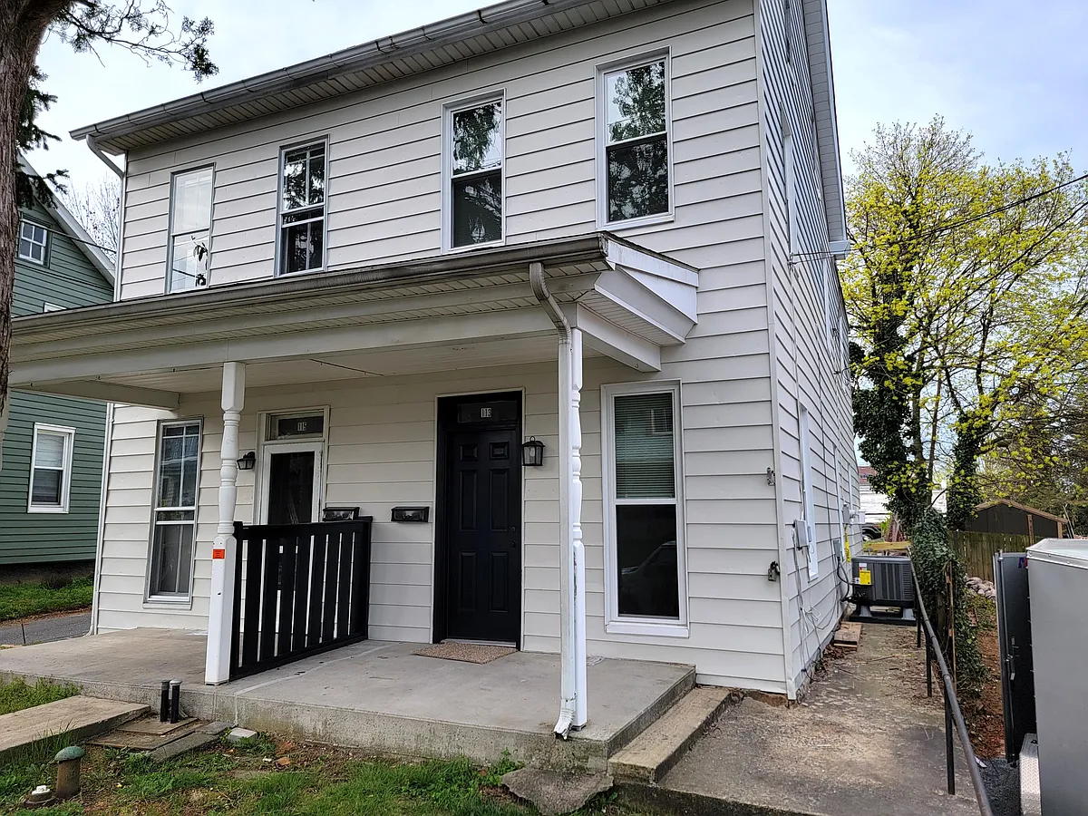Building Photo - 113 E Chestnut St