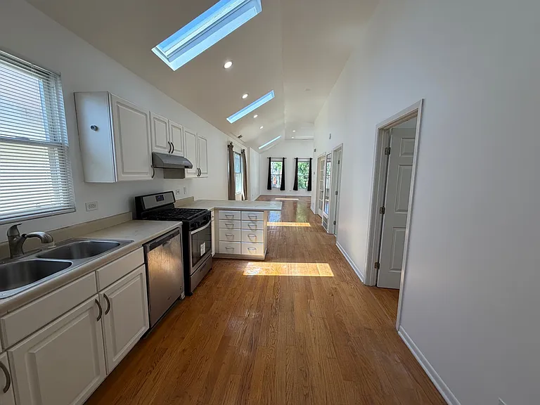 925 S Carpenter St #2F — Photo 11