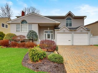 3070 Driftwood Ln, Bellmore, NY 11710