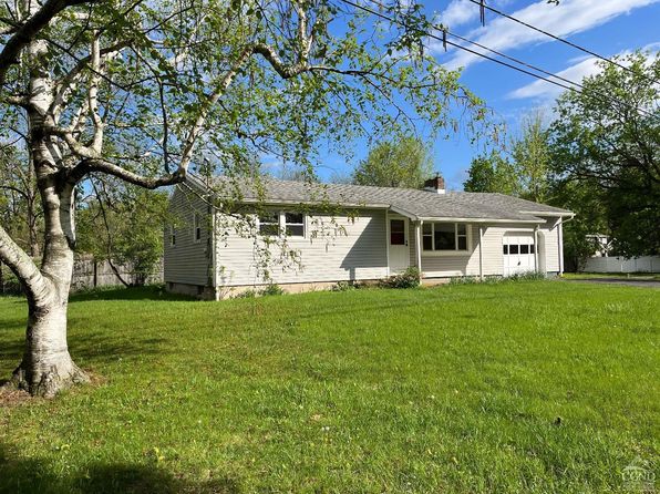 8 Rothermel Ave, Kinderhook, NY 12106