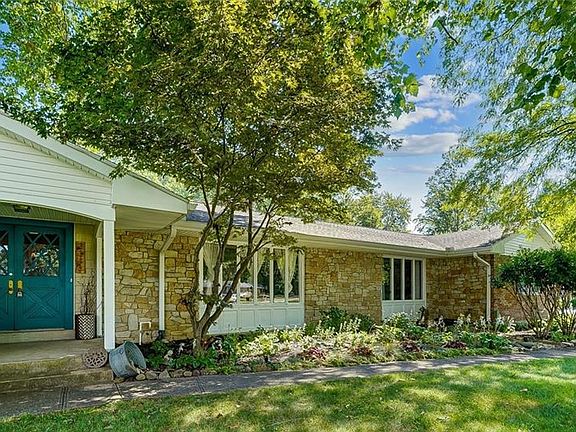 4th image of 3348 Leawood Dr