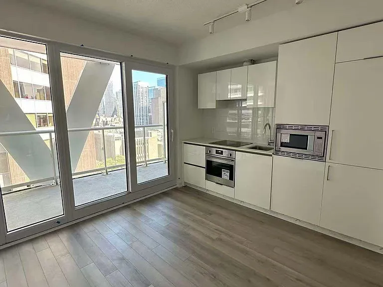 230 Simcoe St #1329 — Photo 4