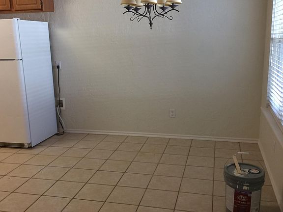 Breakfast/dining area