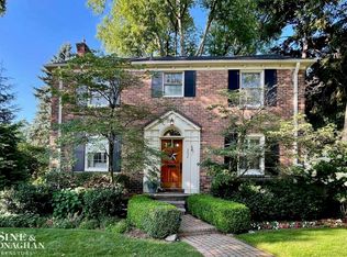 252 Moran Rd, Grosse Pointe Farms, MI 48236