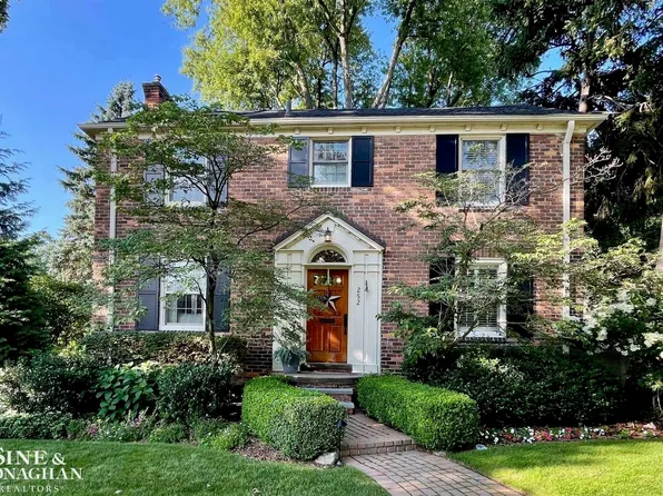 252 Moran Rd, Grosse Pointe Farms, MI 48236