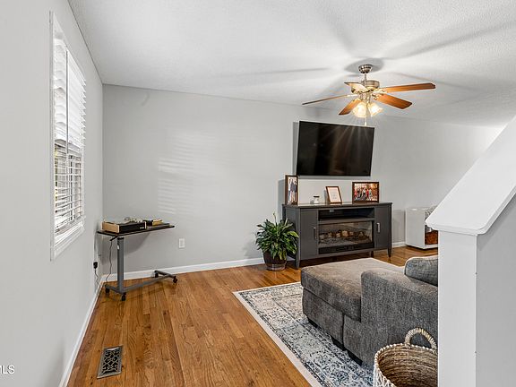 5th image of 204 Gray Station Rd Unit 204