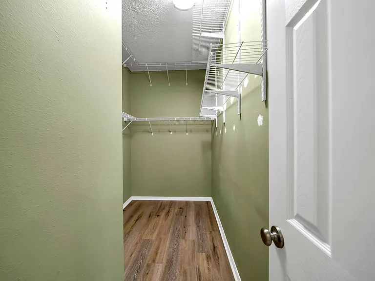 4469 Parkwood Sq — Photo 33