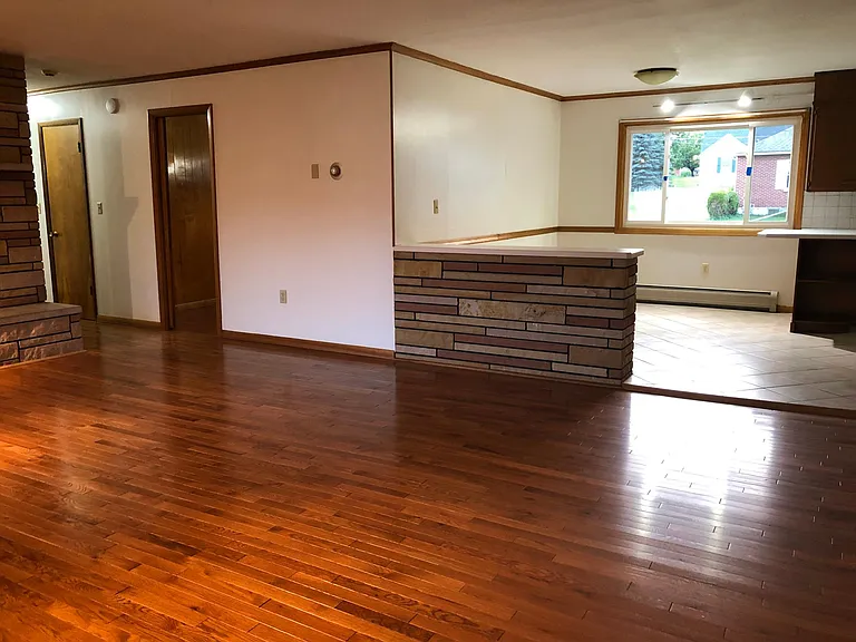 112 Perry St — Photo 5