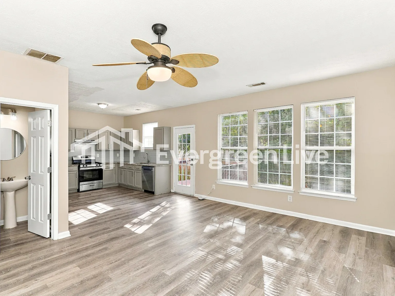 3 bed, 2.5 bath, 1750 sqft, $1,845 — Photo 3
