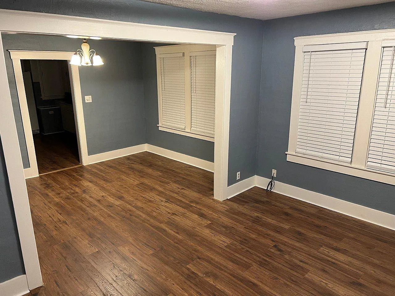 3 bed, 909 sqft, $1,700 — Photo 3