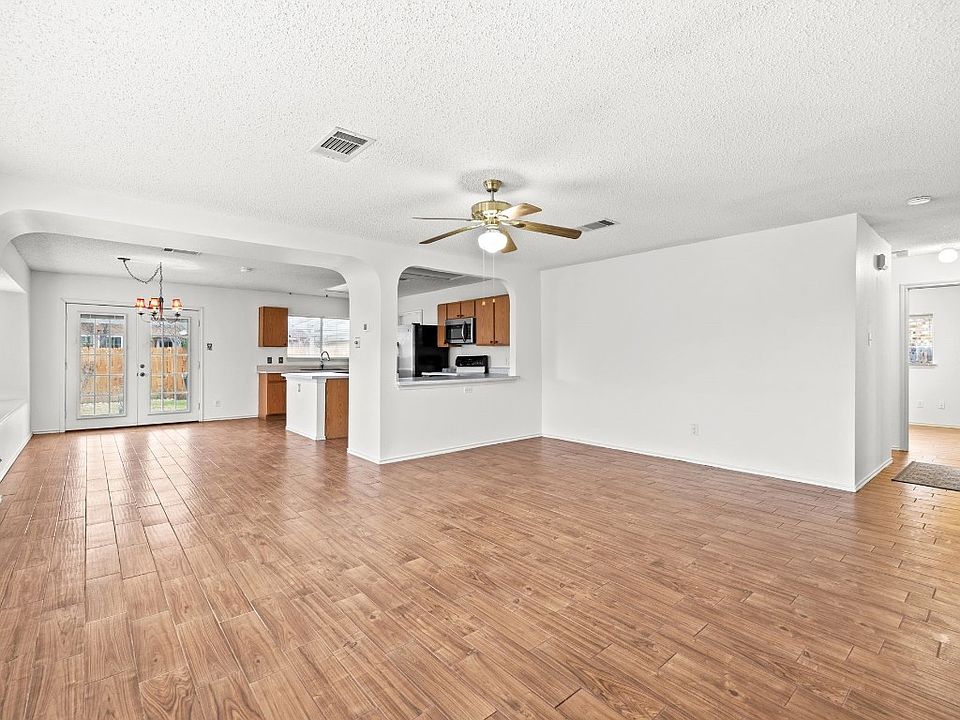 2nd image of 3320 Settlement Dr