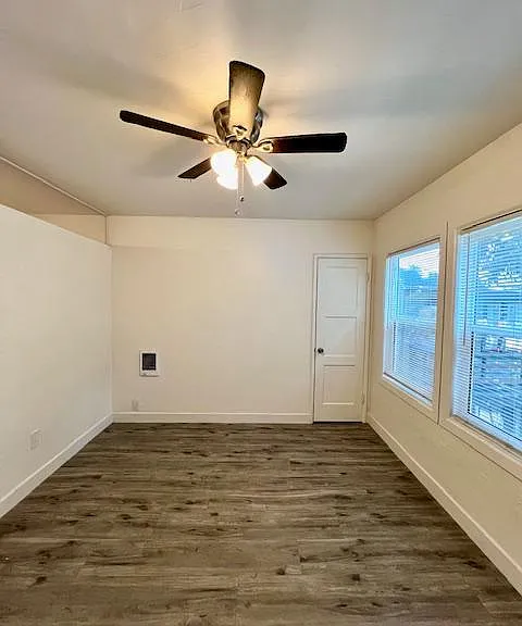 527 E 3rd St #20 — Photo 9