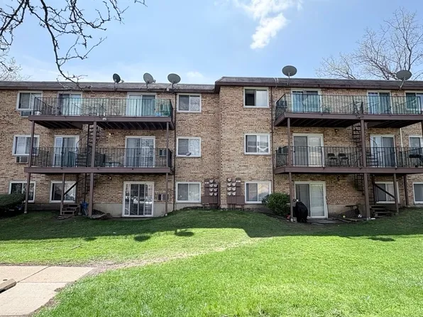 826 W College Blvd #1, Addison, IL 60101