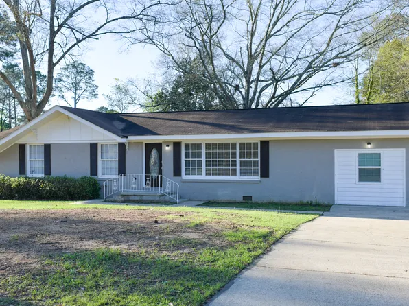 1905 Charlton Dr, Dothan, AL 36303