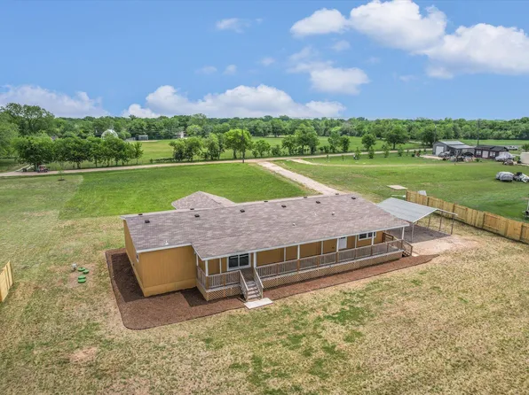 202 Lazy River Ln, Elgin, TX 78621