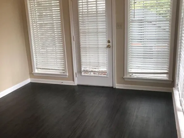820 E Willow Point Pl, Newport News, VA 23602