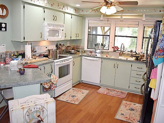4th image of 28944-29 Hubbard St