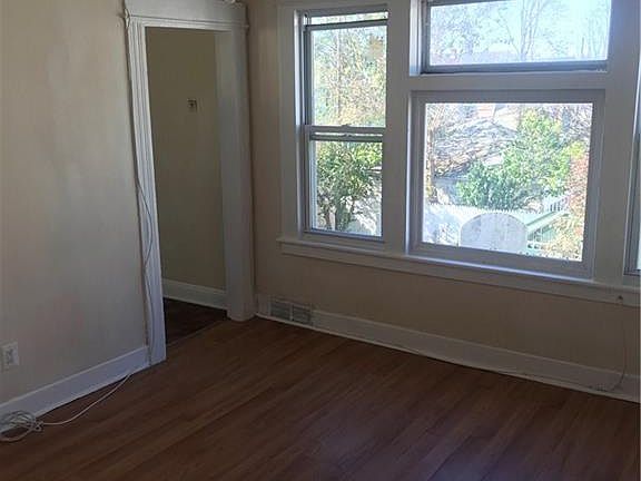 4th image of 21-27 Lenox Ave