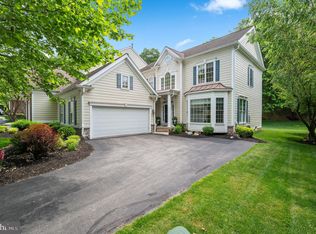 128 Camelot Ln, Newtown Square, PA 19073