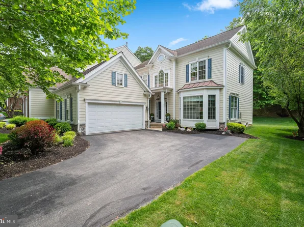 128 Camelot Ln, Newtown Square, PA 19073