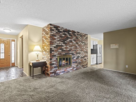 5th image of 610 NE 8th Ave