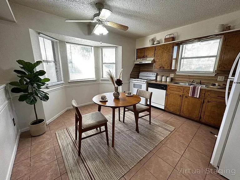 215 Bridle Dr — Photo 6