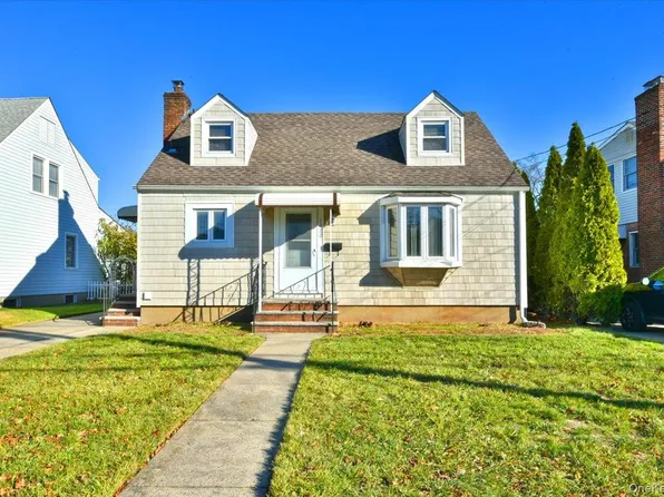 1022 Jackson Avenue, Franklin Square, NY 11010