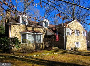 2330 Willow Brook Dr, Huntingdon Valley, PA 19006