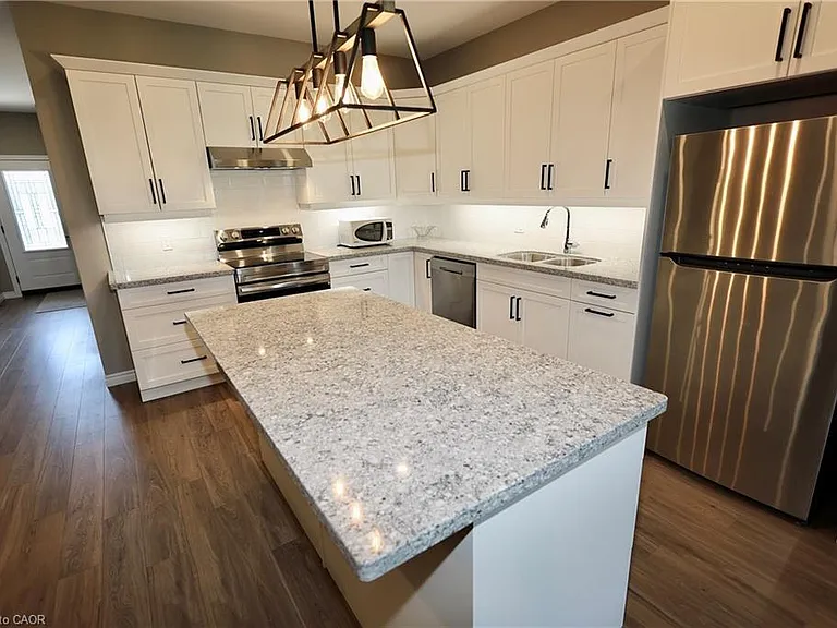 9 Silver Creek Cres — Photo 4
