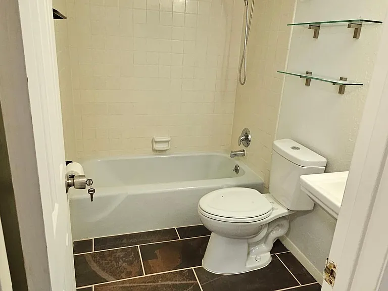 1112 W Main St #B5 — Photo 9
