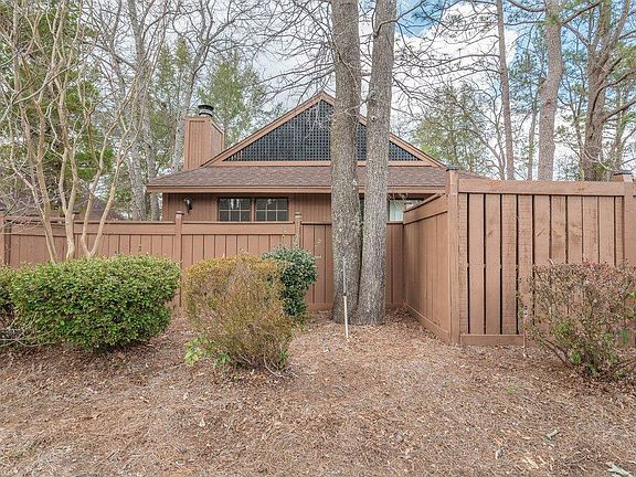 2nd image of 27 Bluff Pointe Way