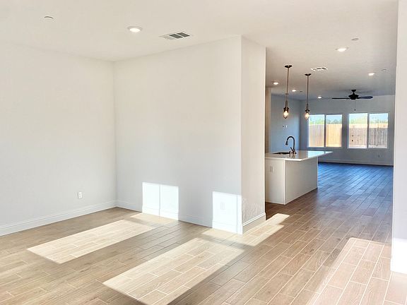 5th image of 473 S Apricot Ave