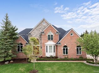 1057 Salma Dr, Troy, MI 48084