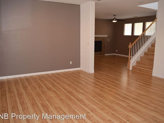 3rd image of 470 Wapello Cir