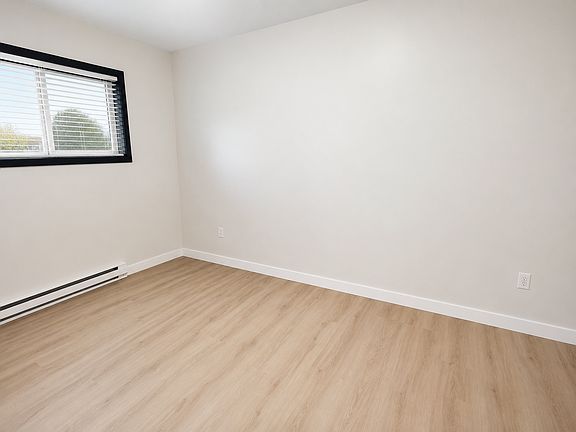 4th image of 921 N 96th St #14
