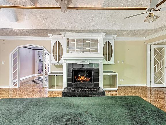 5th image of 1150 Lakeview Dr