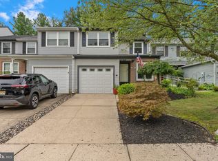 82 Farnwood Rd, Mount Laurel, NJ 08054