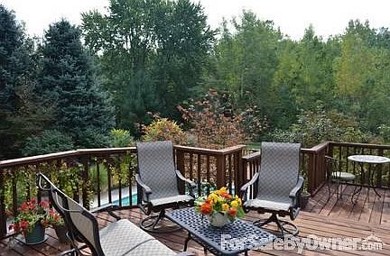 Special plants: dogwoods, lilacs, peonies, magnolia, rose, & azaleas grow here.