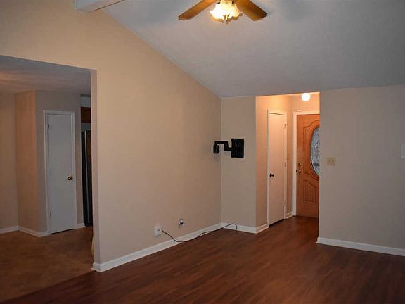 3rd image of 415 Woodale Dr