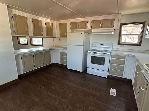 5th image of 1945 2nd St NE Trailer 33