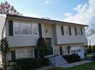 18 Marie Ln, Middletown, NY 10941