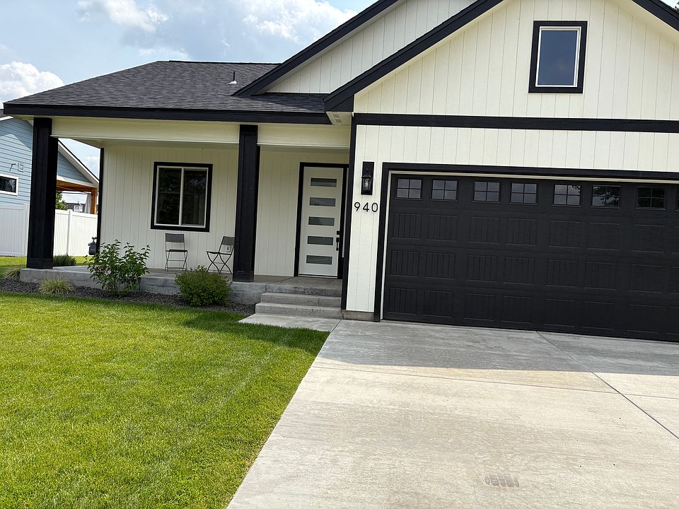 2nd image of 940 E Stanley Dr
