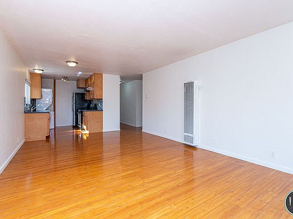 4th image of 2011 7th Ave APT E