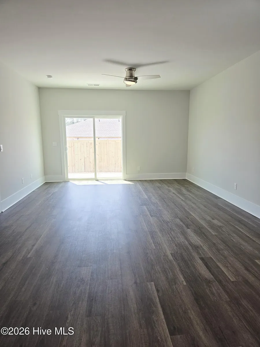 Building Photo - 2195 Sweetspire St #2073